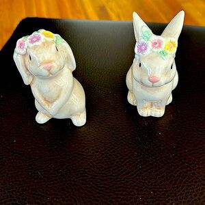 Bunny Salt and Pepper Shakers BNWT So sweet